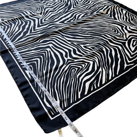 Avon scarf wrap zebra print black white - Picture 9 of 10